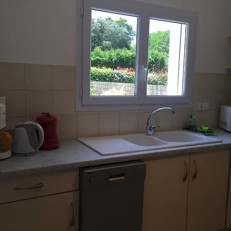 Vakantiehuis Maison Neuve Avec Jardin, A 1.5km, Animaux Acceptes, Equipements Familiaux Et Sportifs - Fr-1-336-100 *