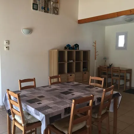 Hébergement de vacances Maison Longeville-sur-mer, 3 Pièces, 4 Personnes - Fr-1-336-100 *